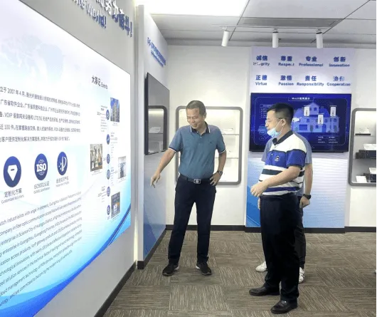 8月19日,广州市工信局中小企业处曾德峰处长率队莅临我司调研考察国家专精特新“小巨人”发展情况,陈春明董事长陪同调研。