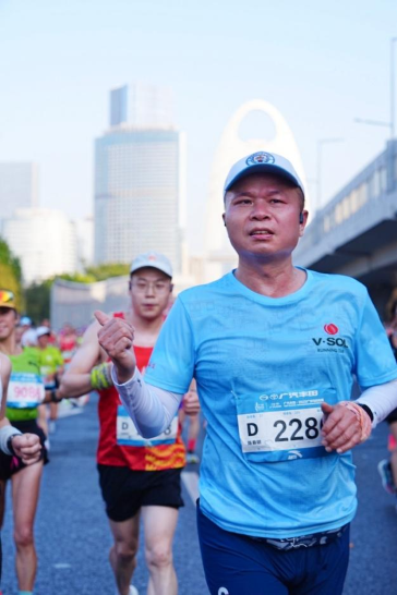 董事长陈春明赛中留影